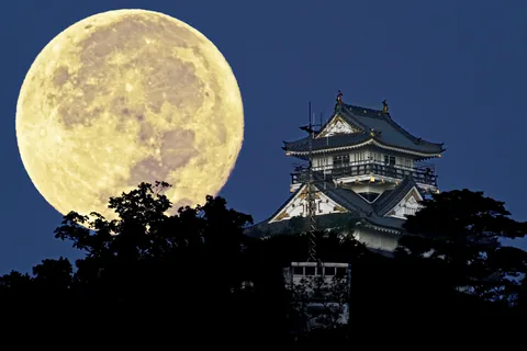 岐阜城と満月