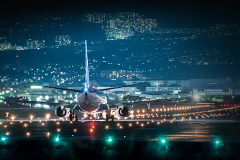 夜の滑走路