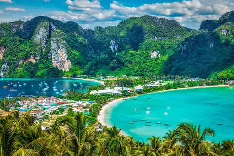ピピ島（遠景）/ タイ