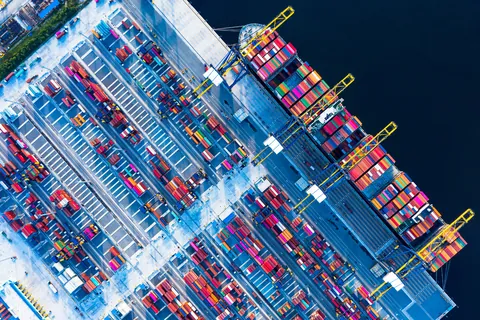 Loading operation to container ship