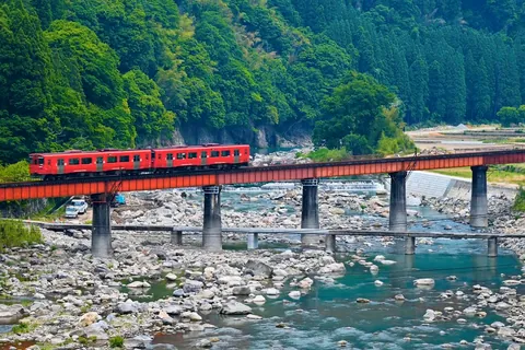 Railway bridge over the Kusu River
