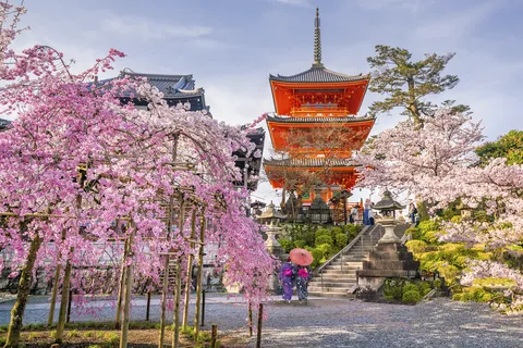 Pagoda de tres pisos del Kiyomizu-dera
