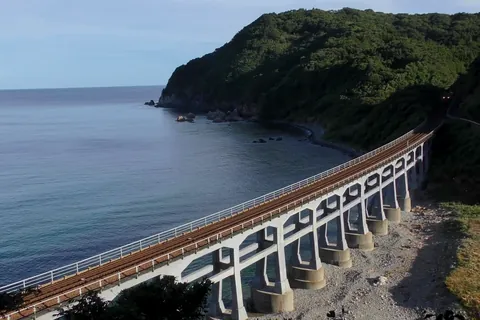 시라스강 하구에 놓인 교량
