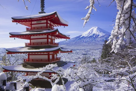 雪の忠霊塔