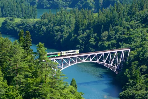 只見川にかかる鉄道橋 / 福島県